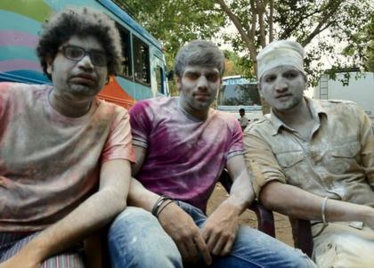 Arya, Santhanam and Premgi in 'Settai'