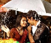 Maalai Pozhudhin Mayakathiley Trailer