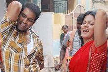 Santhanam dances for 'Kuthu' number