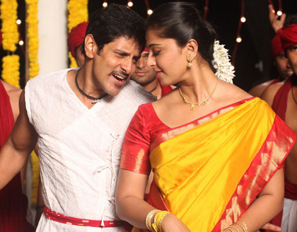 Vikram and Anushka in Thandavam