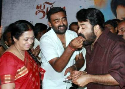 Mohanlal celebrates his birthday with Jilla team