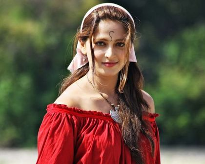 Still from Irandam Ulagam