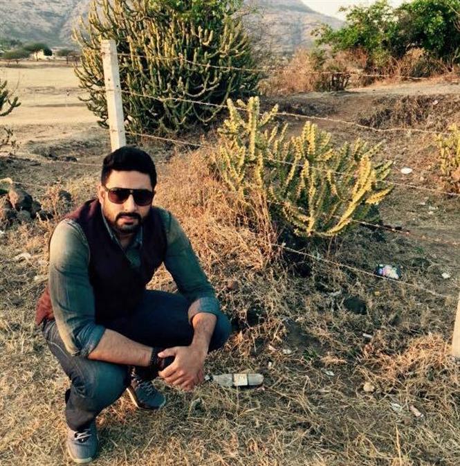 Abhishek Bachchan shoots at Aishwarya point for All is Well