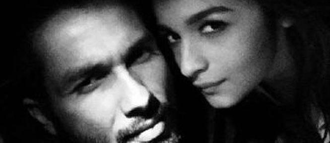 Alia Bhatt clicks a selfie with Shahid Kapoor on Shaandaar sets