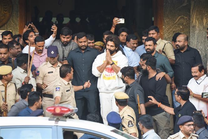 Allu Arjun to be released from Chanchalguda Central Jail after spending a night!
