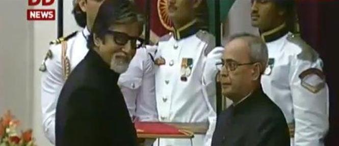 Amitabh Bachchan conferred Padma Vibhushan by President