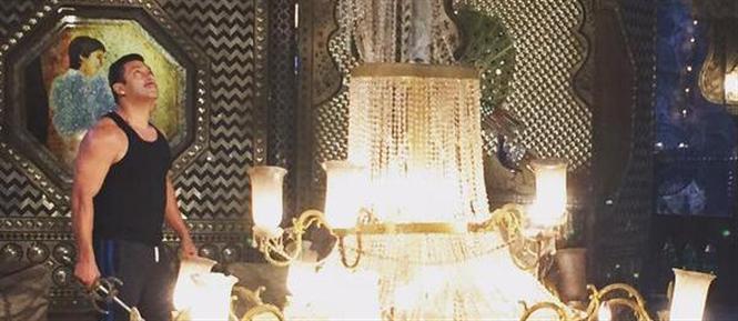 Arpita reveals Salman Khan's look in 'Prem Ratan Dhan Payo'