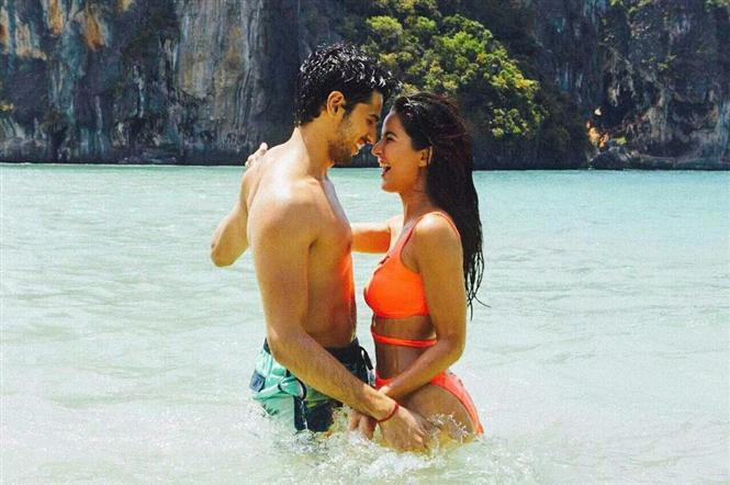 Baar Baar Dekho new still: Sidharth Malhotra and Katrina Kaif's sizzling chemistry too hot to handle!