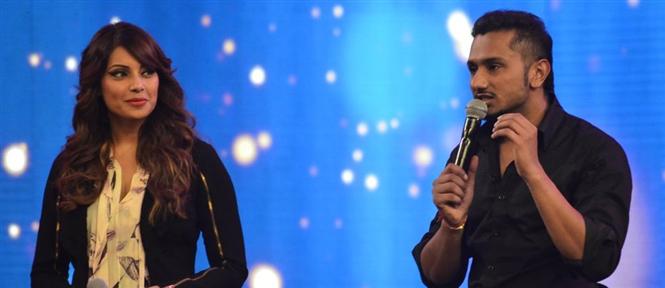 Bipasha Basu promotes Creature 3D with Yo Yo Honey Singh on India's Raw Star