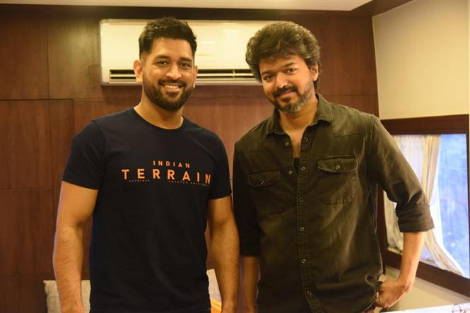 Dhoni pays a visit to Vijay's Beast sets! Images go viral!