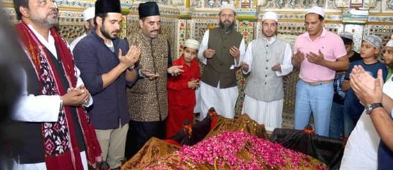 Emraan Hashmi and Mohd Azharuddin visit Nizamuddin Dargah in Delhi