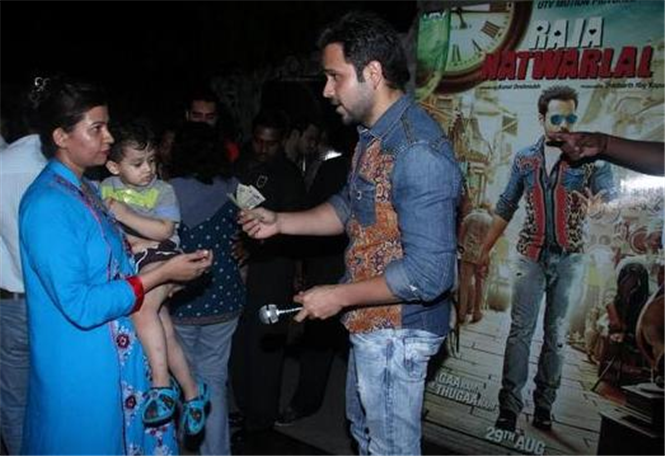 Emraan Hashmi sells fake Kick tickets at theatres Raja Natwarlal promotions