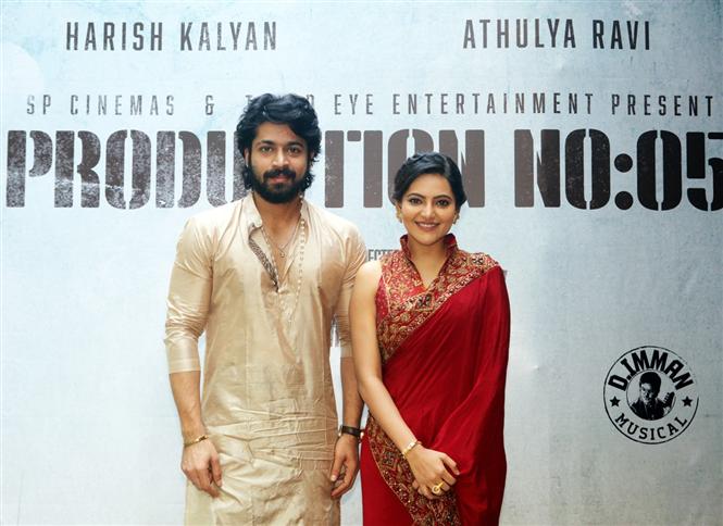 Harish Kalyan, Athulya Ravi's gangster drama goes on floors!