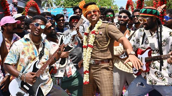 Karthi's Mass Entertainer Vaa Vaathiyaar Gets New ...