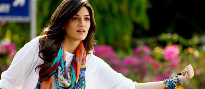 Kriti Sanon starts dubbing for Raabta