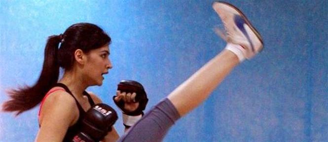 Kriti Sanon trains hard for action stunts in Singh is Bling