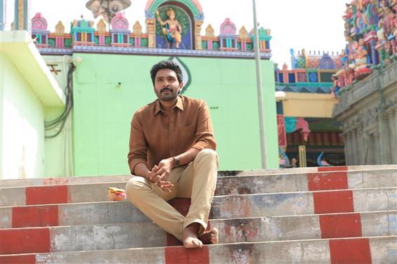 Love Marriage Reviews: Vikram Prabhu's family dram...