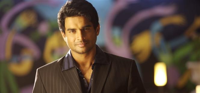 Madhavan's Irudhi Suttru starts rolling