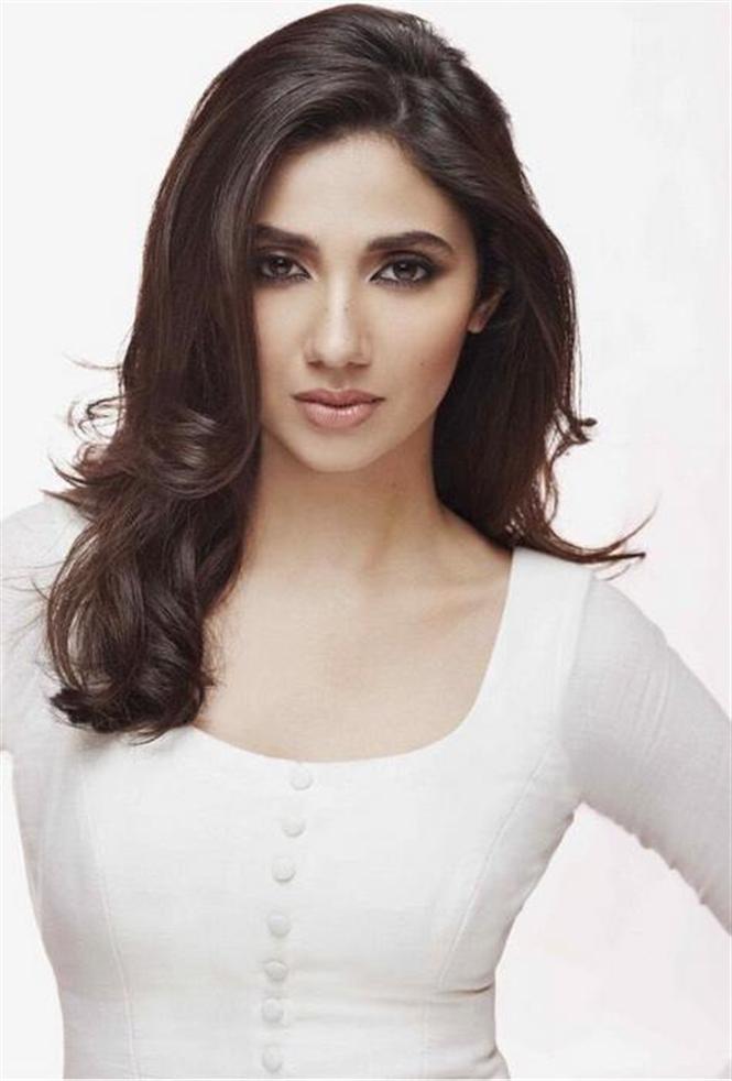 Mahira Khan to star opposite Shah Rukh Khan in Raees