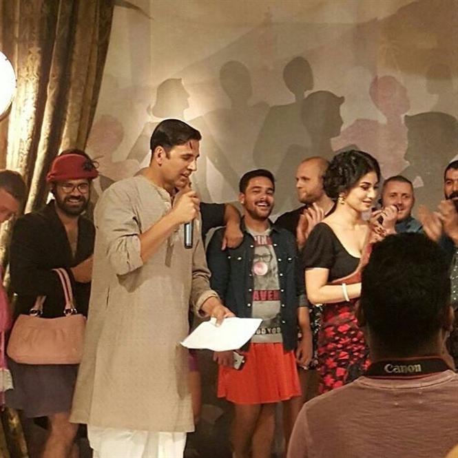 Mouni Roy joins Akshay Kumar on the sets of Gold
