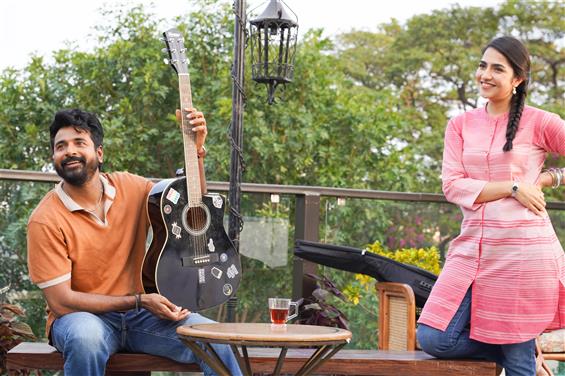 New stills from AR Murugadoss's Madharasi are out!