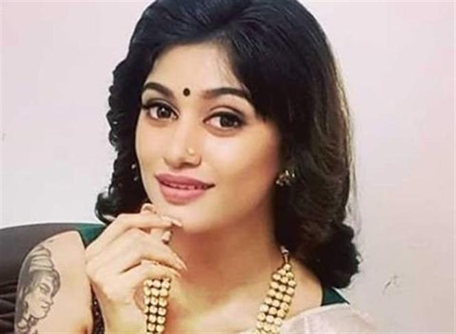 One More Horror Comedy for Bigg Boss Oviya!