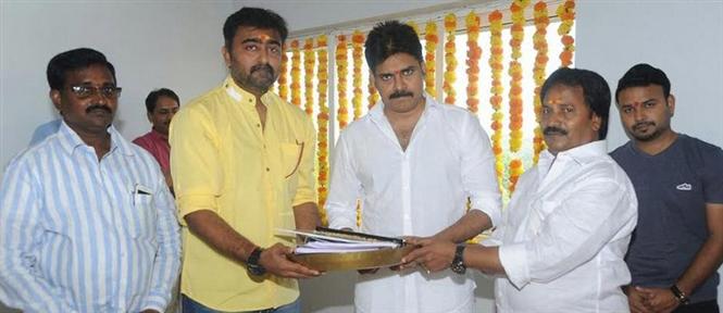 Pawan Kalyan to act under Jilla's director in the remake of Vedalam