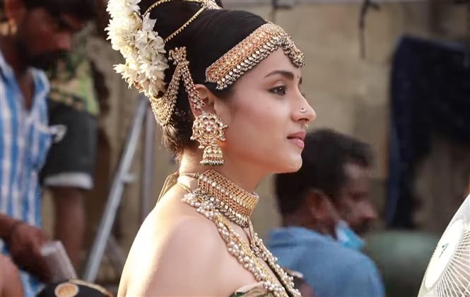 Ponniyin Selvan Ratchasa Maamaney Bts Feat A Stunning Trisha Tamil