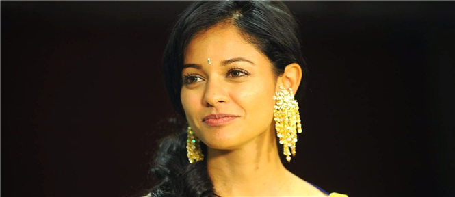 Poojakumar finally gets to shake a leg with Kamal in Uttama Villain