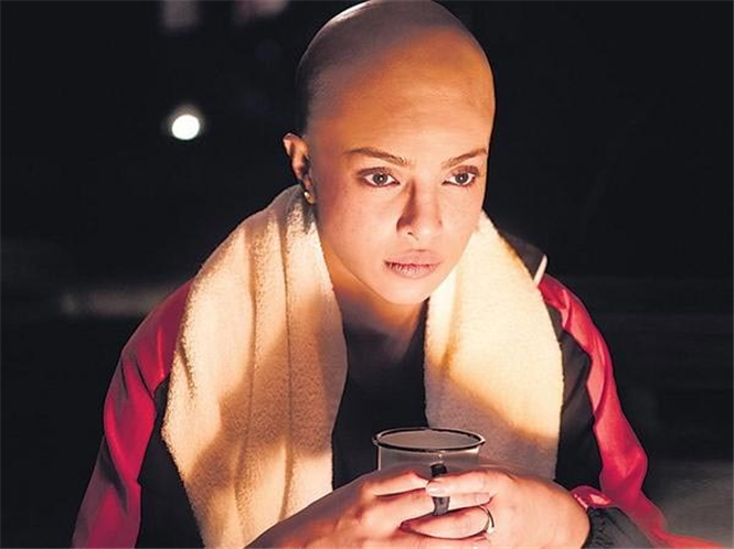 Priyanka Chopra goes bald for Mary Kom