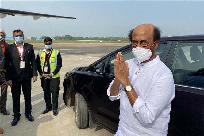 Rajinikanth flies to Hyderabad for Annaatthe shooting!