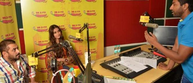 Salman and Sonam promote Prem Ratan Dhan Payo!