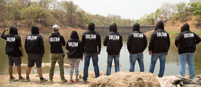 Salman Khan Gifts Hoodies to 'Sultan' Crew Members