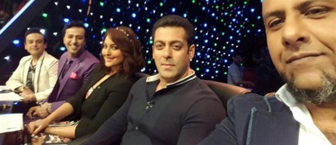 Salman Khan promotes Bajrangi Bhaijaan on Indian Idol Junior