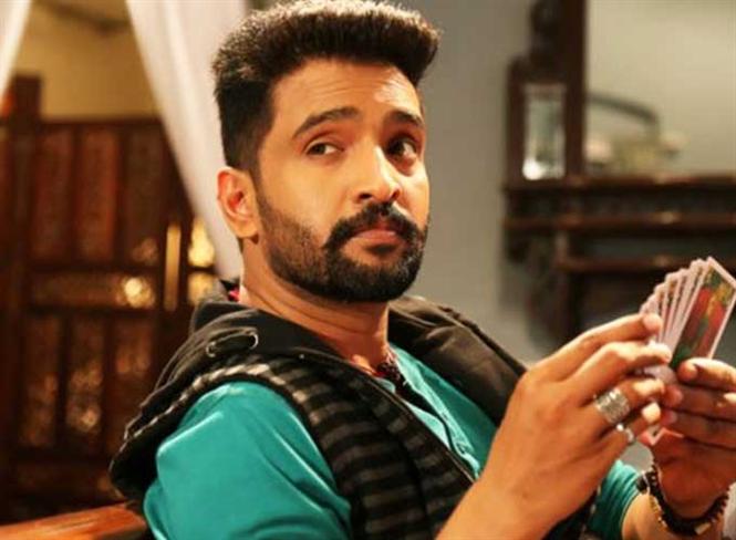 Santhanam hospitalized after a fight with builder