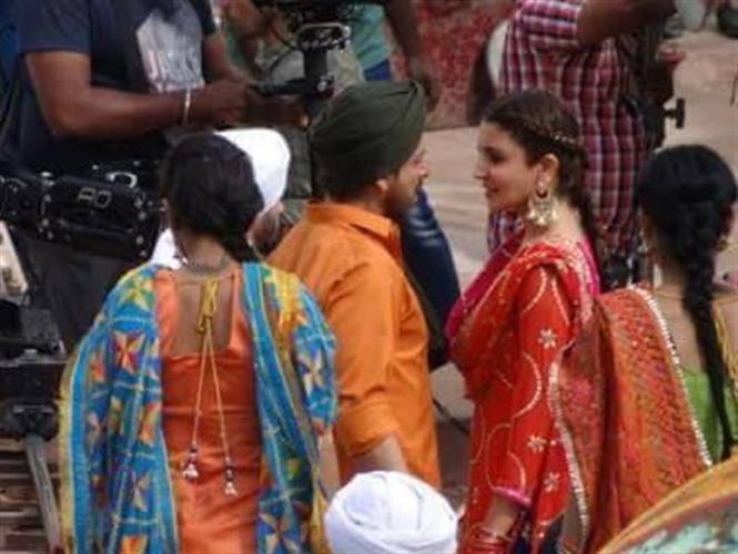 Shah Rukh Khan, Anushka Sharma shooting for Imtiaz Ali's next in Punjab!