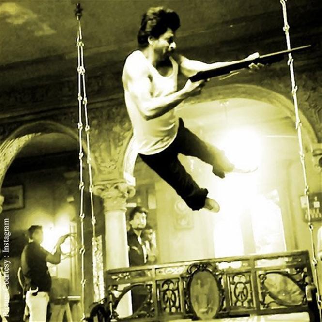 Shah Rukh Khan Gets Into Action Mode For Raees Hindi Movie Music Reviews And News 