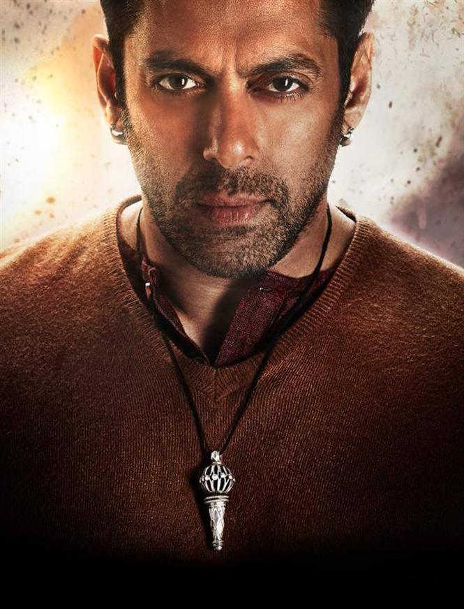 Shah Rukh Khan tweets first look of Salman Khan's Bajrangi Bhaijaan