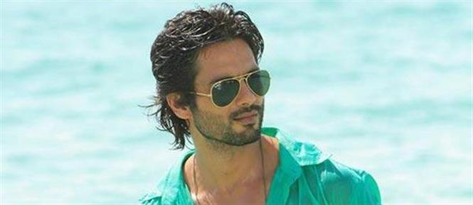 Shahid Kapoor and Shraddha Kapoor promote Haider on Comedy Nights with Kapil show