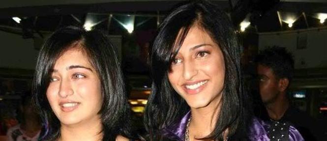 Shruthi Haasan croons for her sister Akshara Haasan 