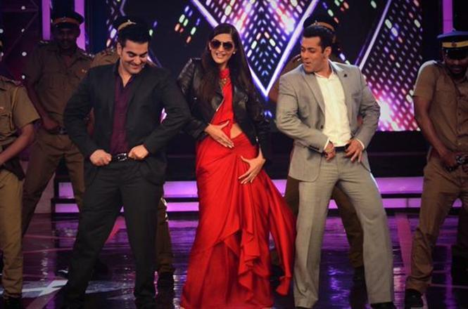 Sonam Kapoor & Arbaaz Khan promote Dolly Ki Doli on Bigg Boss 8