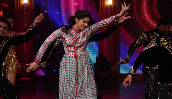 Sonam Kapoor and Fawad Khan promote Khoobsurat on the sets of EKLKBK