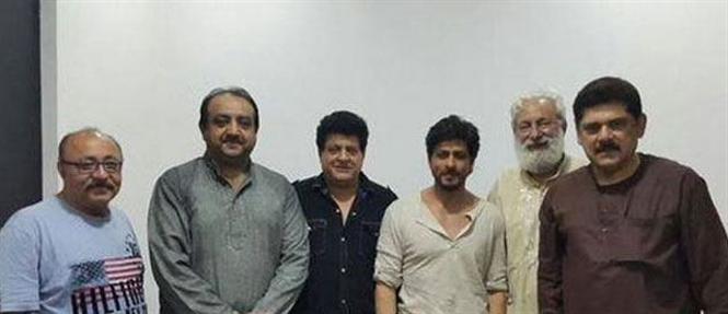 SRK on the sets of Raees