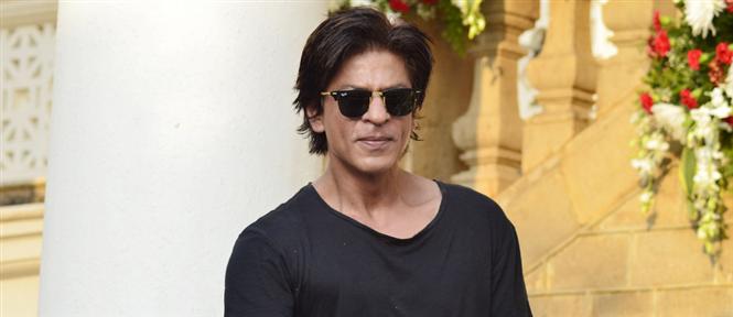 SRK refutes rumours of playing a 17 year-old in Fan