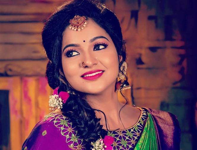 TV actress & VJ Chitra found dead in hotel room! Tamil Movie, Music Reviews  and News