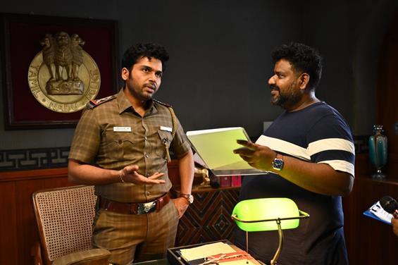 Vaa Vaathiyaar director reveals Karthi film's plot