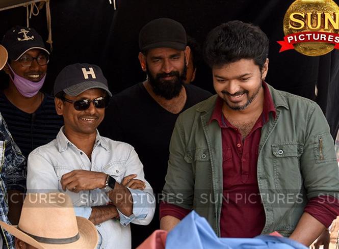 Vijay completes dubbing for Sarkar