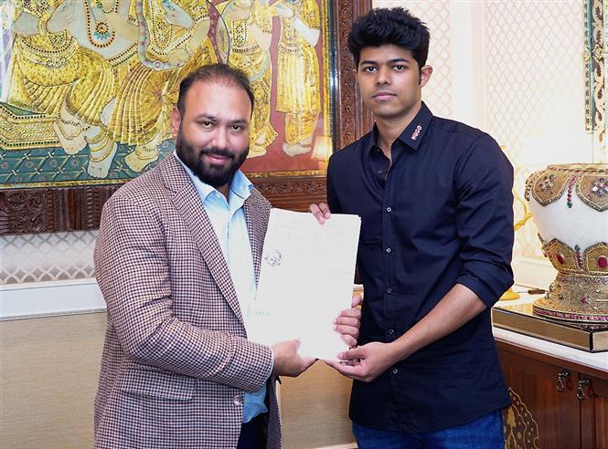 Vijay's son Jason Sanjay turns director under Lyca Productions!